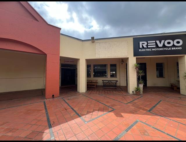 140M² WAREHOUSE TO LET IN ROOIHUISKRAAL